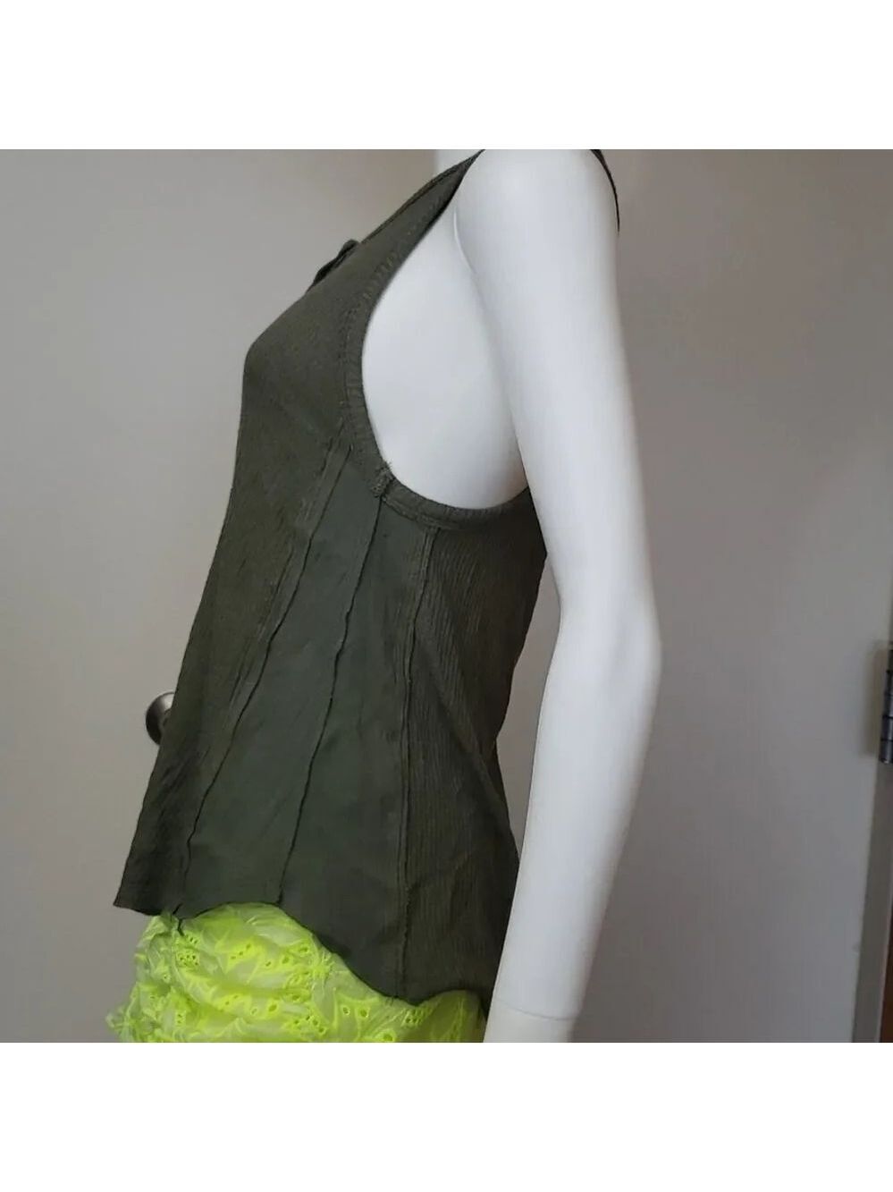 🅵🆁🅴🅴 🅿🅴🅾🅿🅻🅴 It's Me Tank - Picture 3 of 7